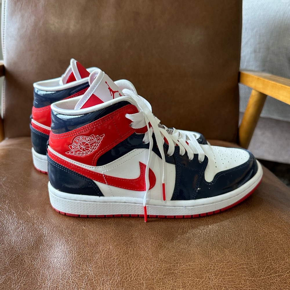 EXCELLENT condition blue and red air jordan sneakers